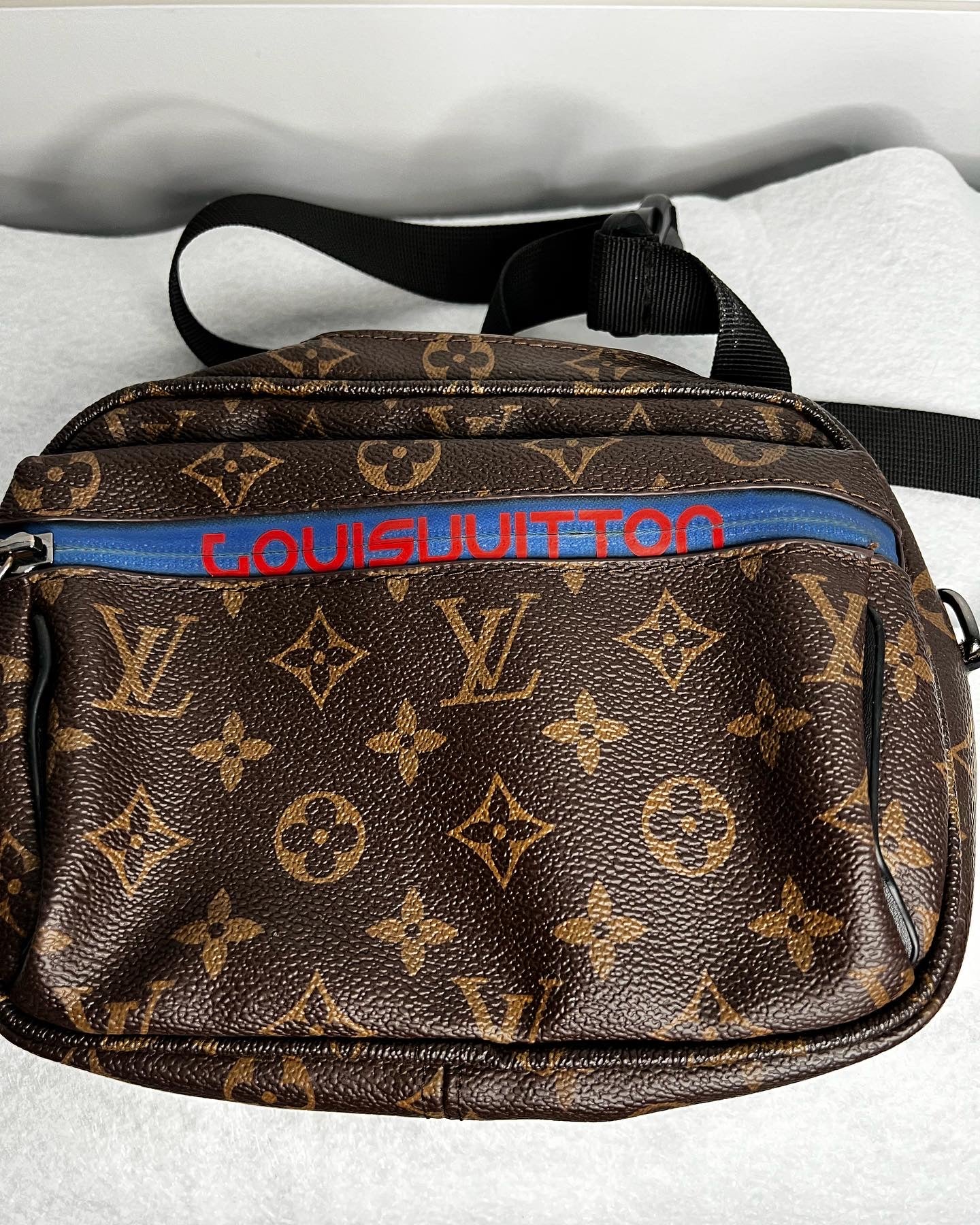 Replica Louis Vuitton Monogram Canvas Handbag For Women